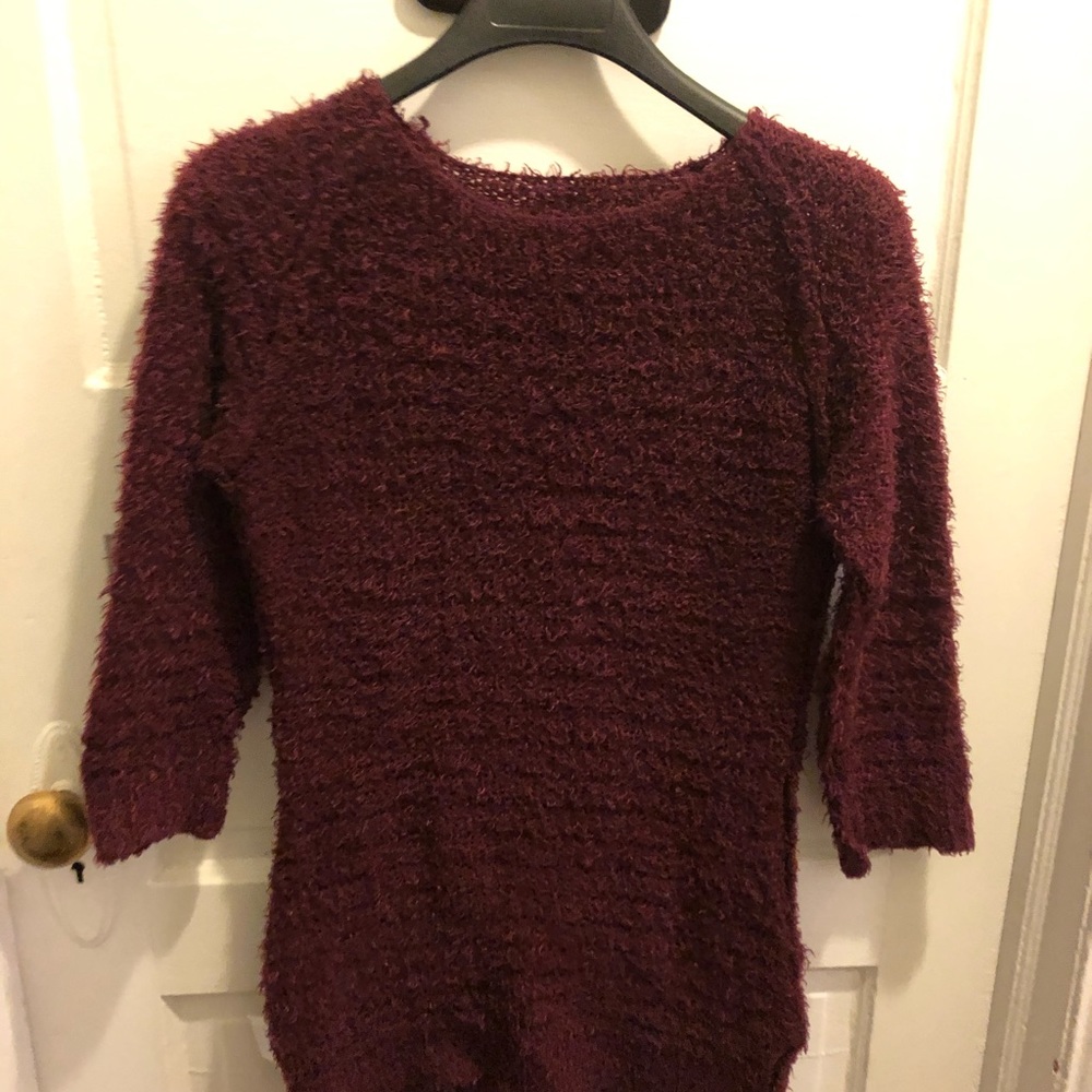 Beautiful sweater - Picture 2 of 3